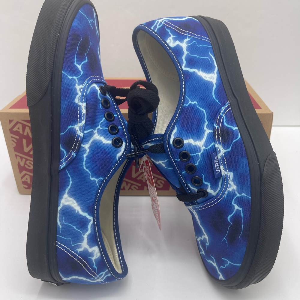 Vans WMNS Authentic (Lightning)
Black/Blue Sneakers
VN0A5H78QFT
Electric Blue - Picture 10 of 16
